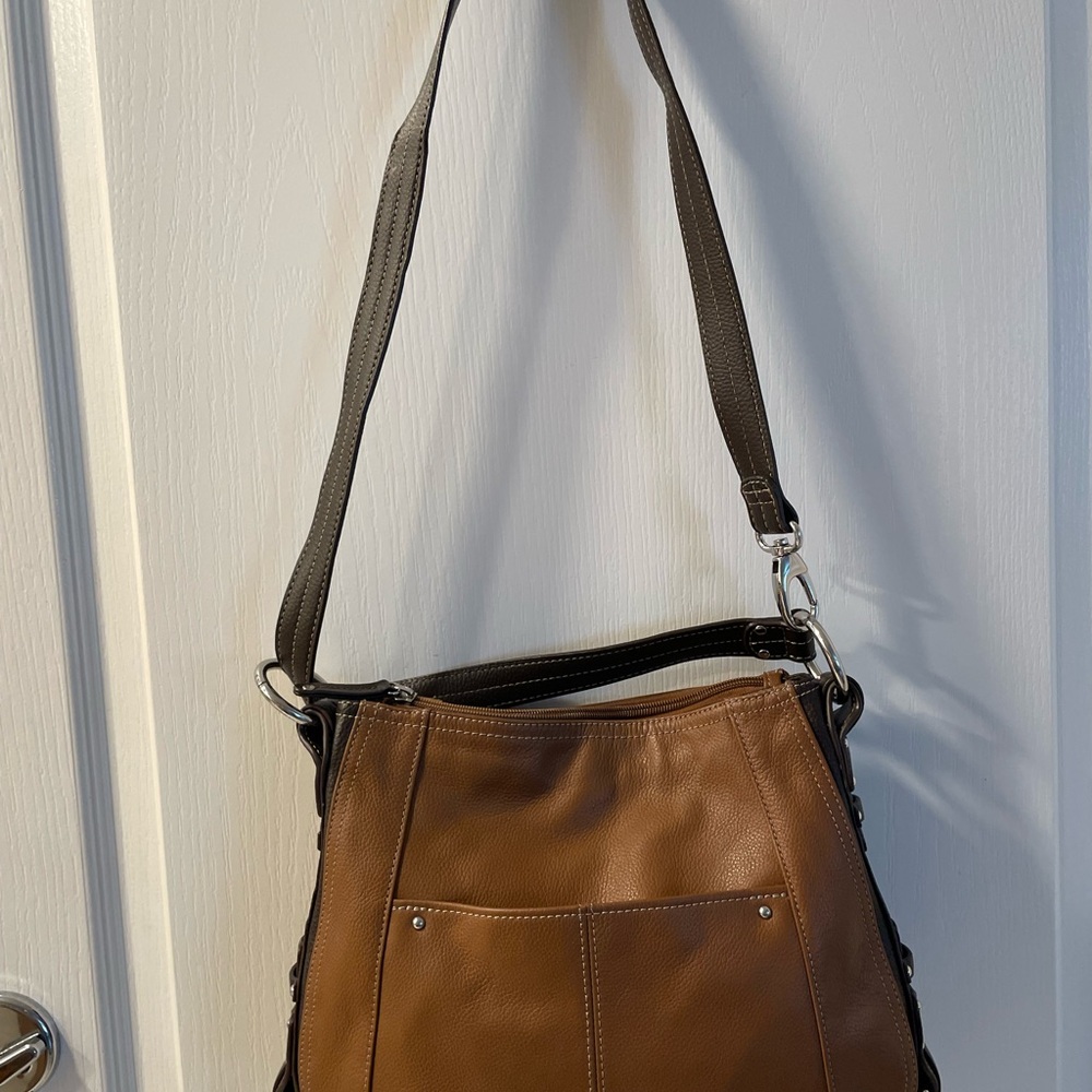 Tignanello Tan/brown Leather Shoulder Bag with adjustable strap - Picture 10 of 10